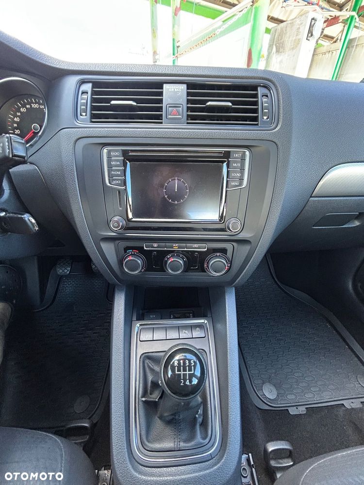 Volkswagen Jetta 2.0 TDI DPF BMT Trendline - 19