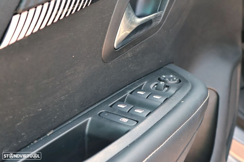 Peugeot 208 1.2 PureTech Allure - 15