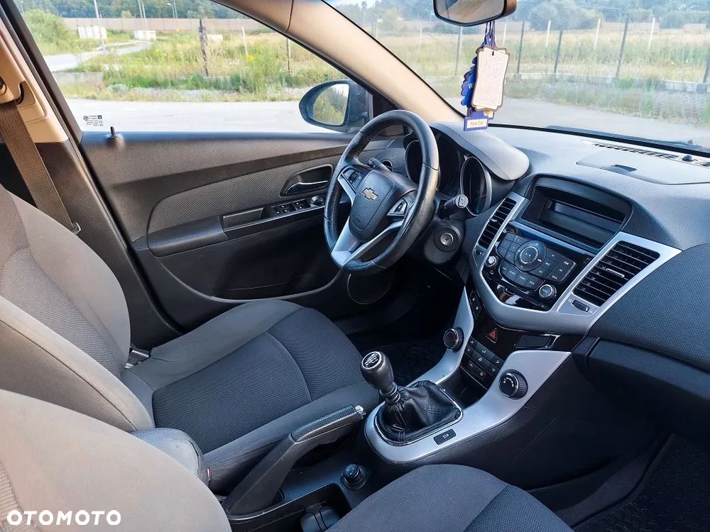 Chevrolet Cruze 1.6 LS - 9
