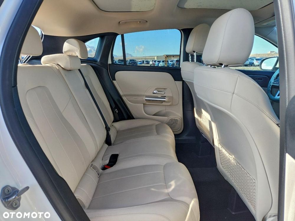 Mercedes-Benz GLA - 9