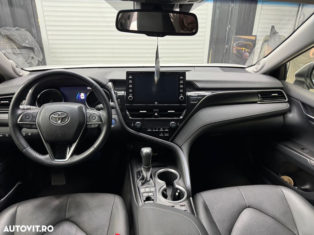 Toyota Camry 2.5 HEV Executive - 24