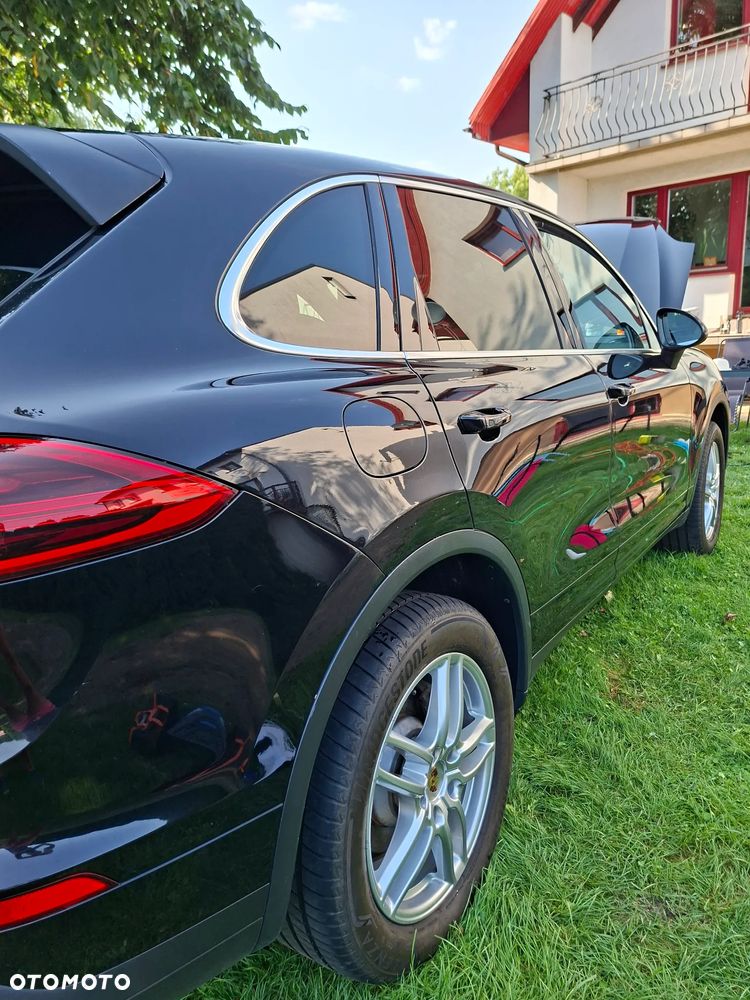 Porsche Cayenne - 4