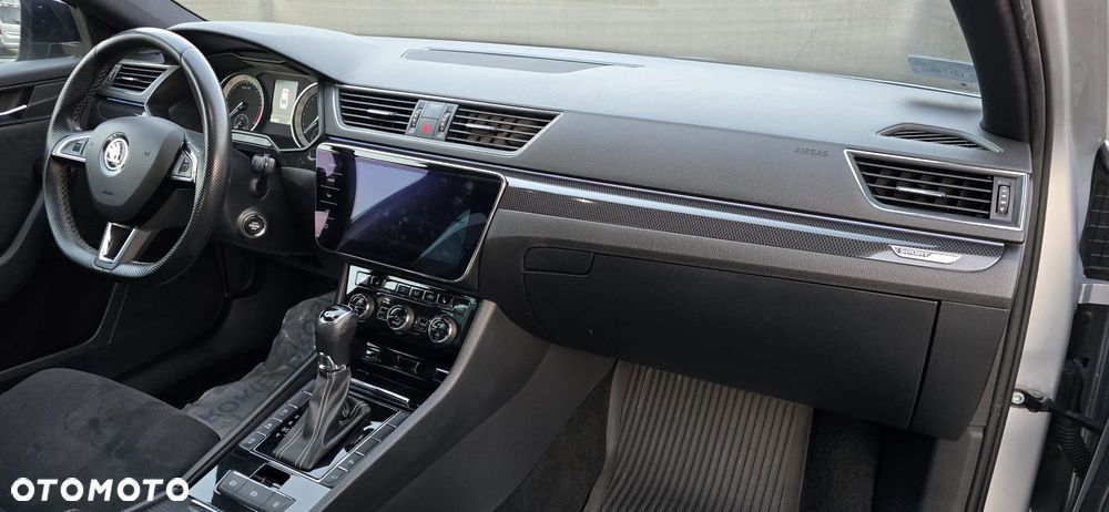 Skoda Superb 2.0 TDI SCR Sportline DSG - 9