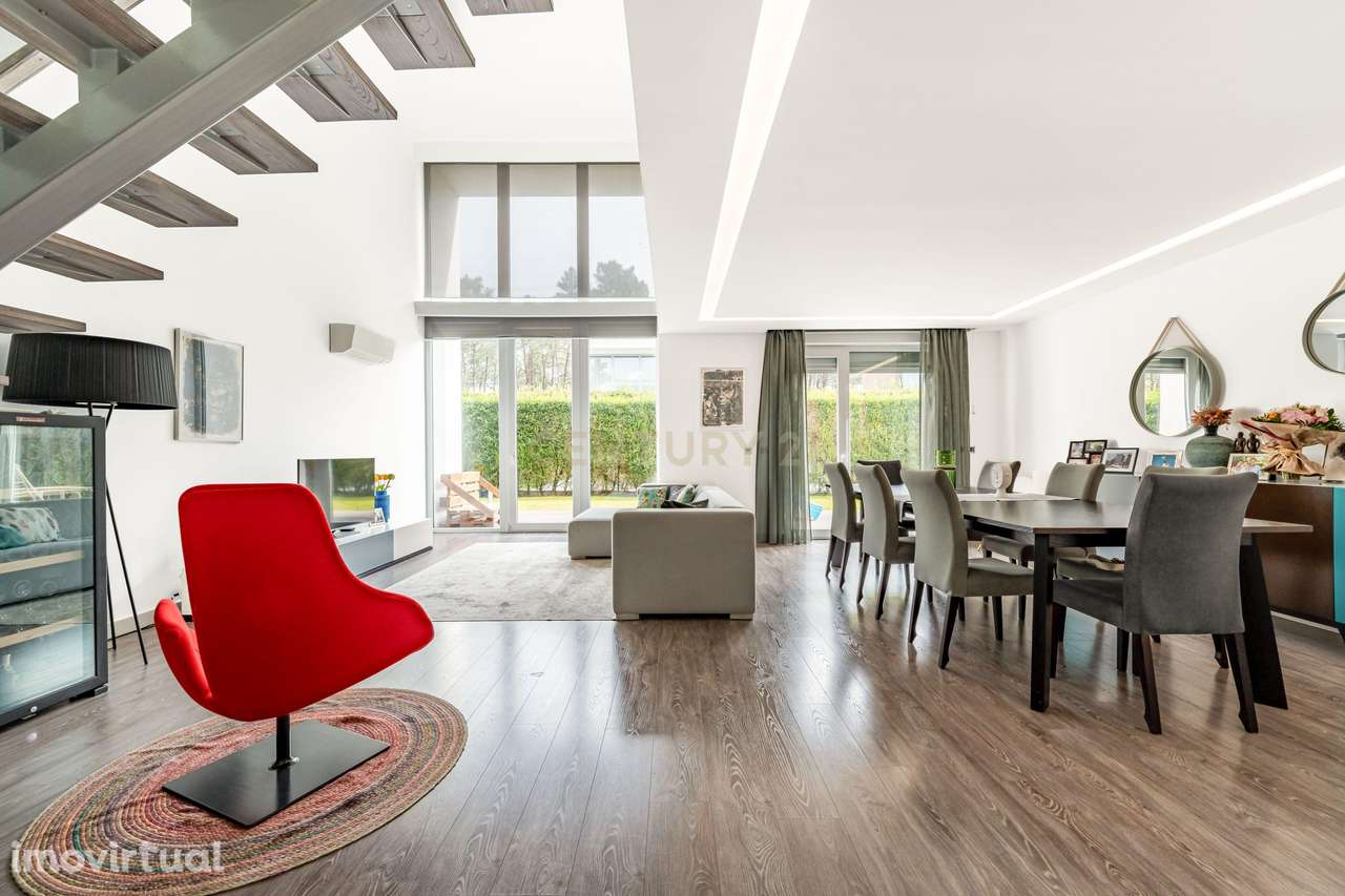 Moradia contemporânea na Aroeira | Luz natural, conforto e eficiência - Grande imagem: 5/54
