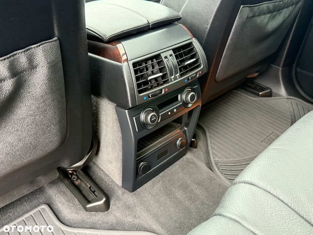 BMW X5 xDrive35i Edition Exclusive - 27