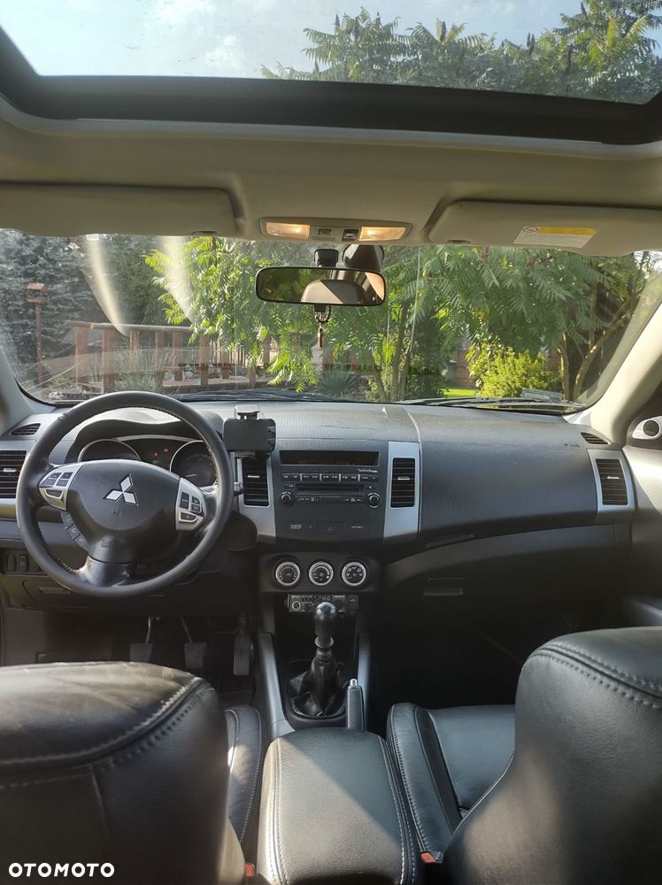 Mitsubishi Outlander - 4