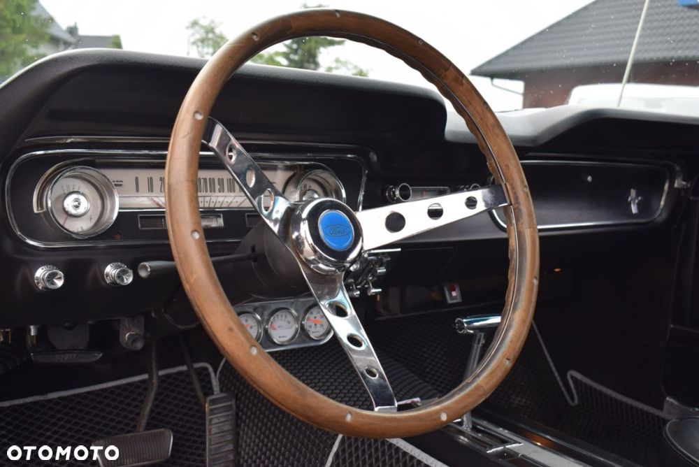 Ford Mustang - 33