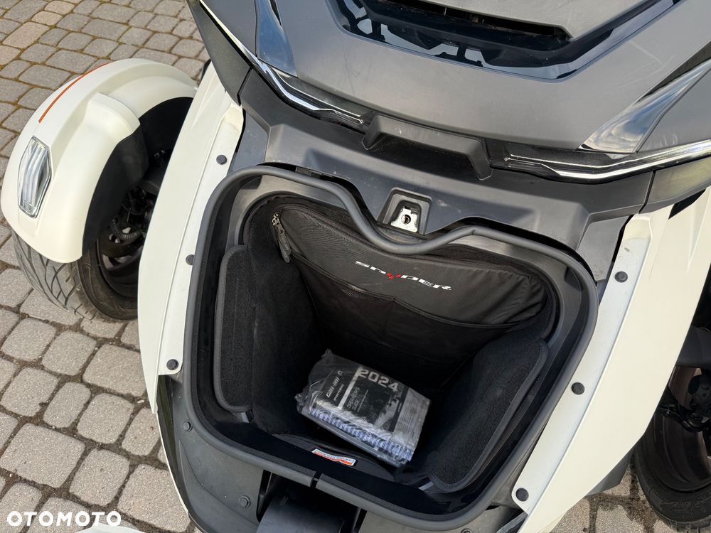 Can-Am Spyder - 22