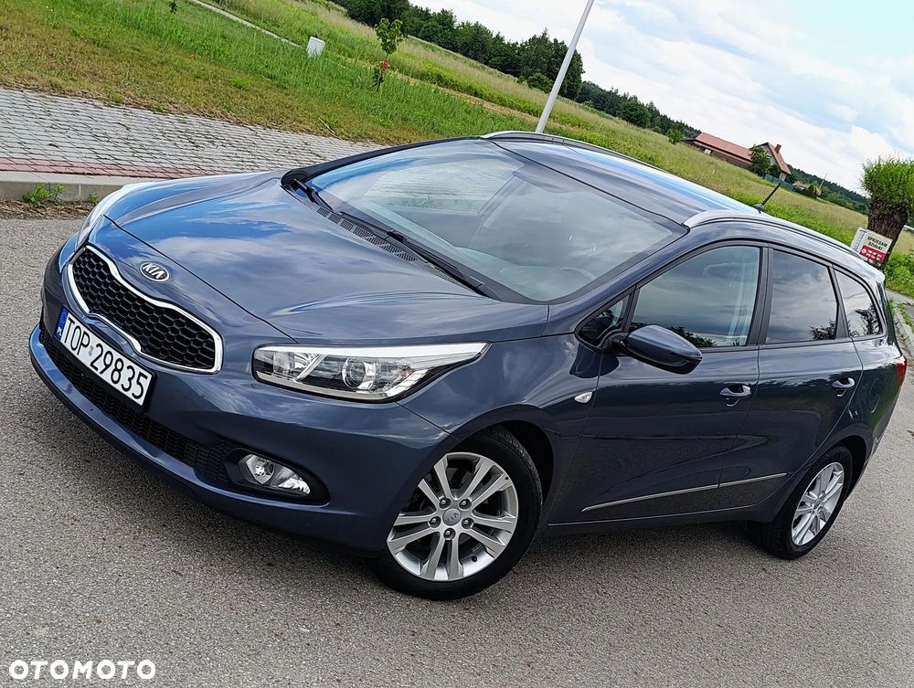 Kia Ceed 1.6 GDI Dream Team Edition - 1