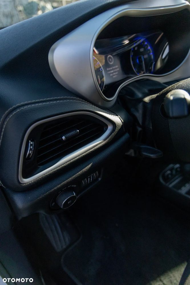 Chrysler Pacifica - 22