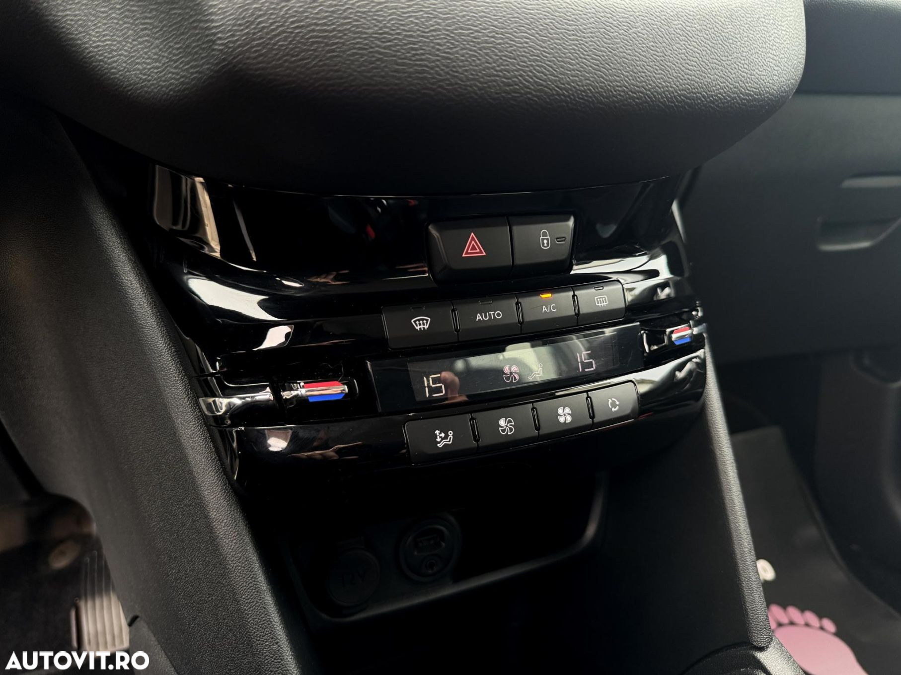 Peugeot 208 - 11