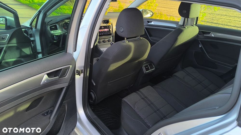 Volkswagen Golf - 10