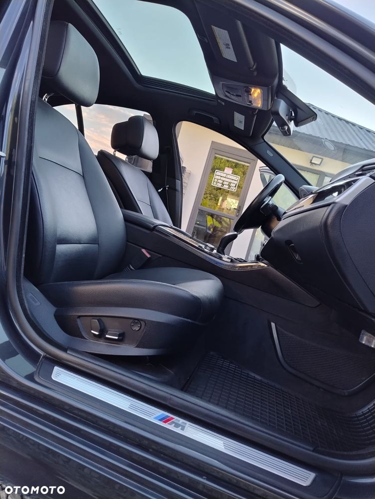 BMW Seria 5 535i Sport-Aut - 34