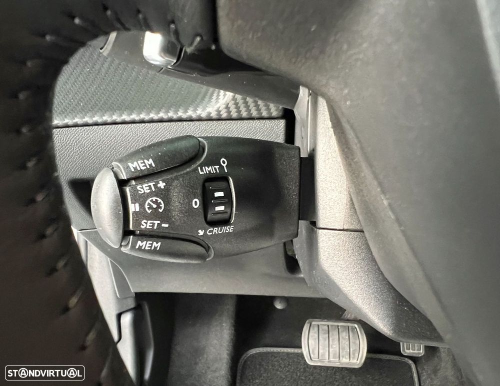 Peugeot 208 1.2 Hybrid Allure e-DCS6 - 10