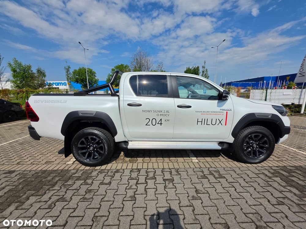  Hilux 2.8 D-4D mHEV Double Cab Invincible 4x4