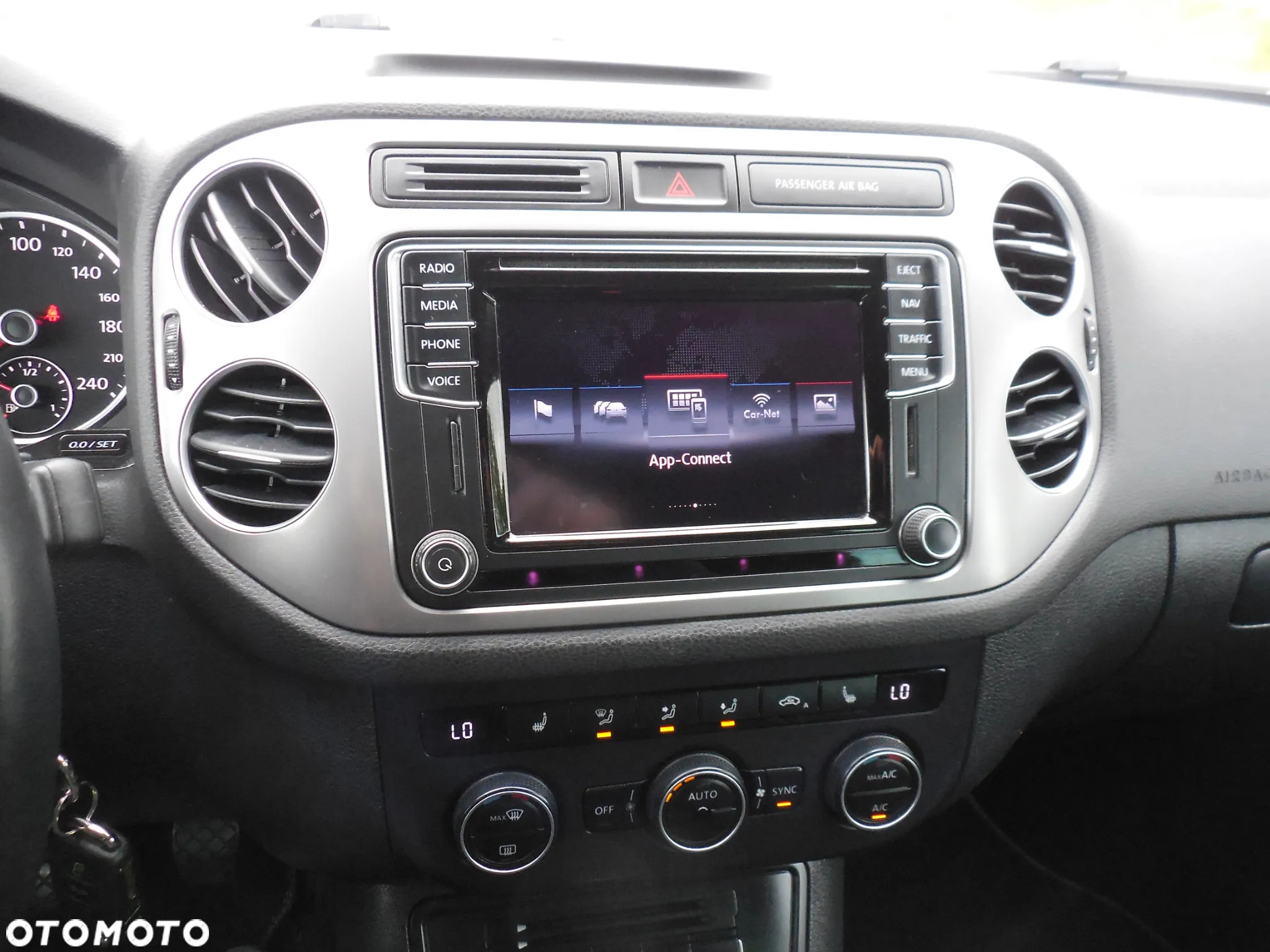 Volkswagen Tiguan - 24