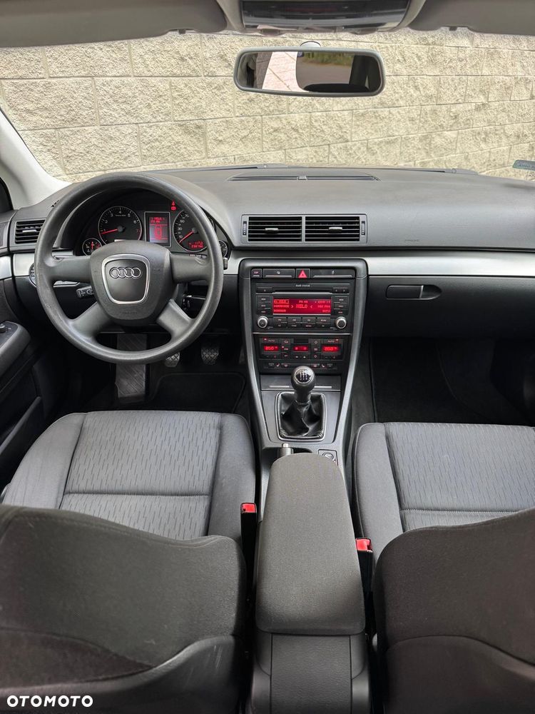 Audi A4 Limousine - 8