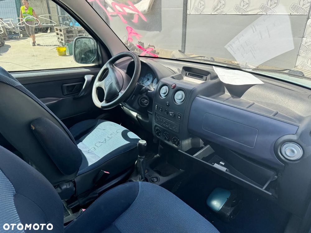 CITROEN BERLINGO 2003 *SAMOCHÓD NA CZĘŚCI* 5298  MASKA, LAMPA, DRZWI, LUSTERKO, ZDERZAK, GRILL, BŁOTNIK, KLAPA, BELKA, DESKA, FOTELE, KANAPA, ĆWIARTKA KIEROWNICA, TARCZE, ZACISKI, ZAWIESZENIE, KOMPLETNY PRZÓD, KOMPLETNY TYŁ, LICZNIK, ZEGARY, PRAWE LEWE PRZÓD TYŁ - 5