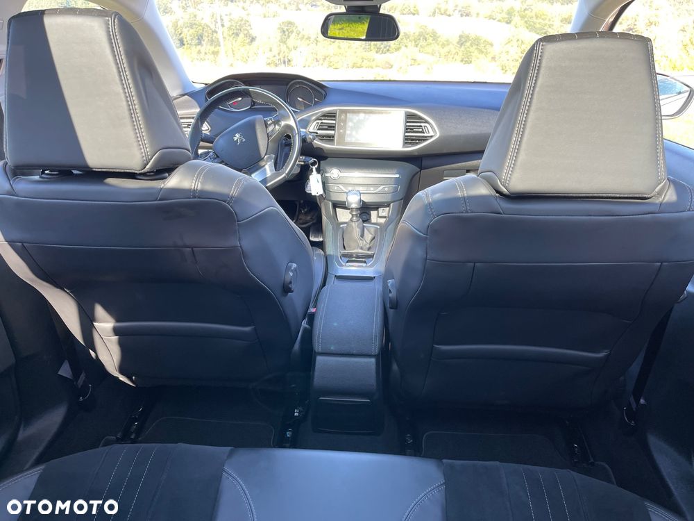 Peugeot 308 1.5 BlueHDi Allure S&S - 32