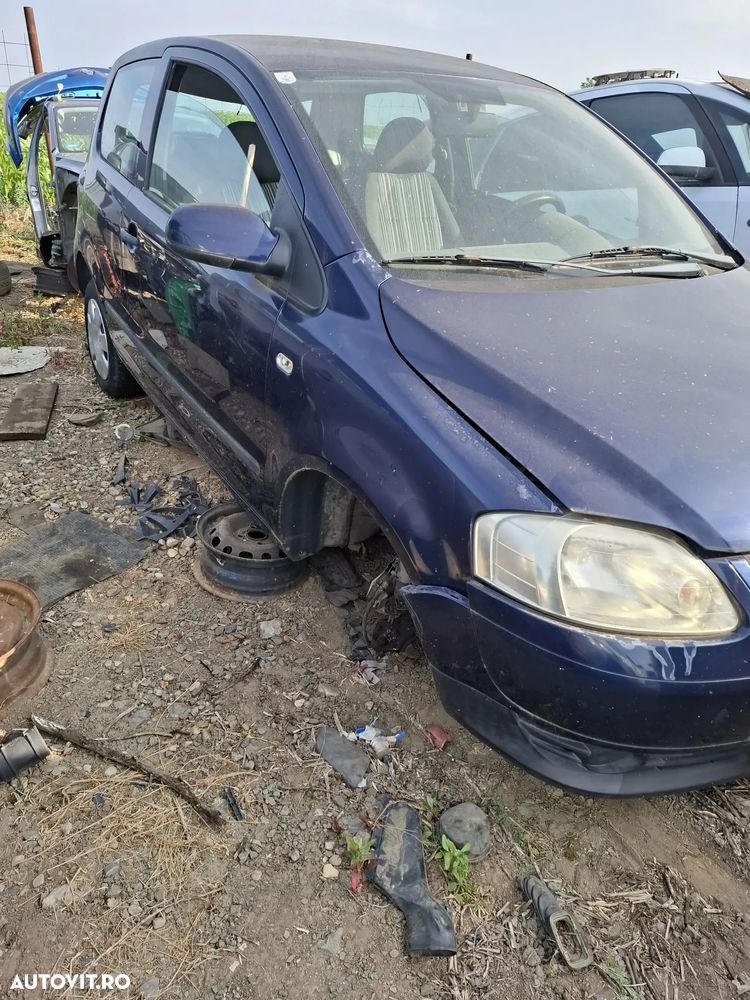 Dezmembrez Volkswagen Fox - 2