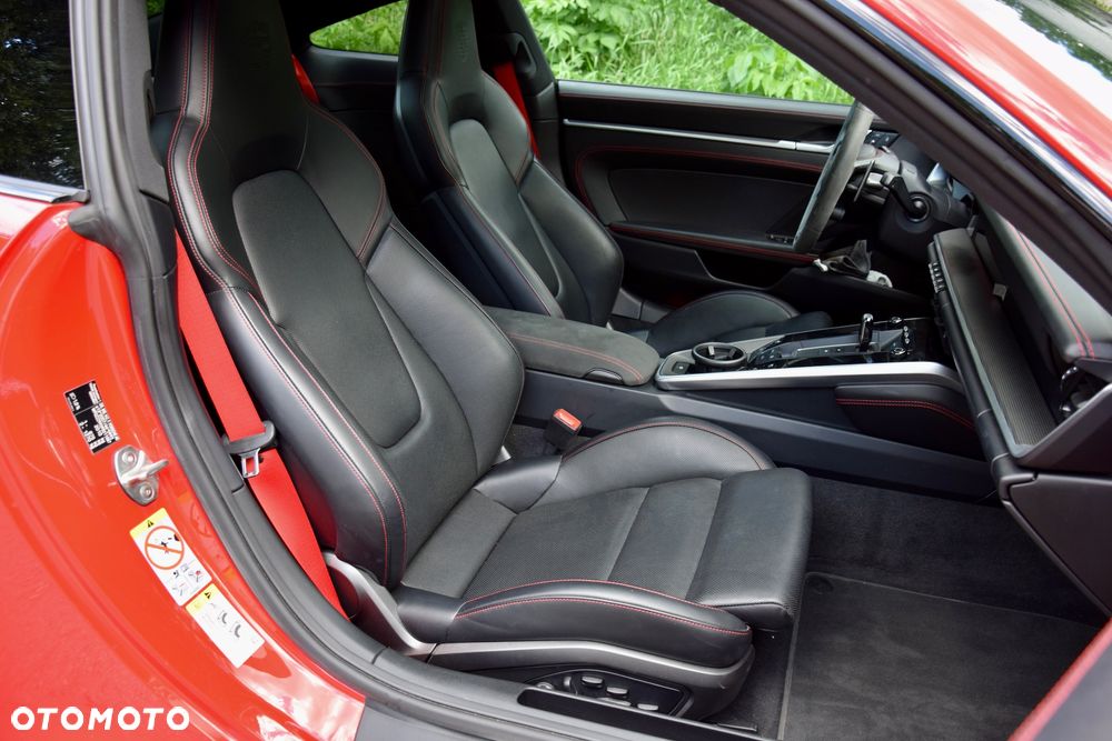 Porsche 911 Carrera 4S - 11