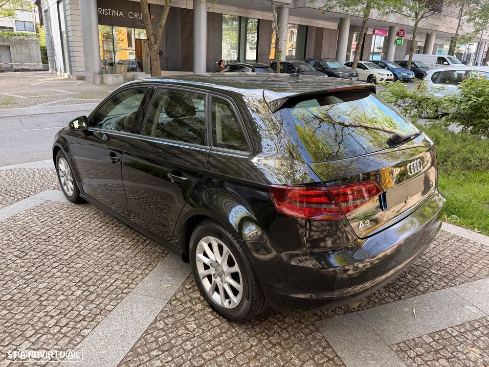 Audi A3 Sportback 1.6 TDI B.Line Attraction - 4