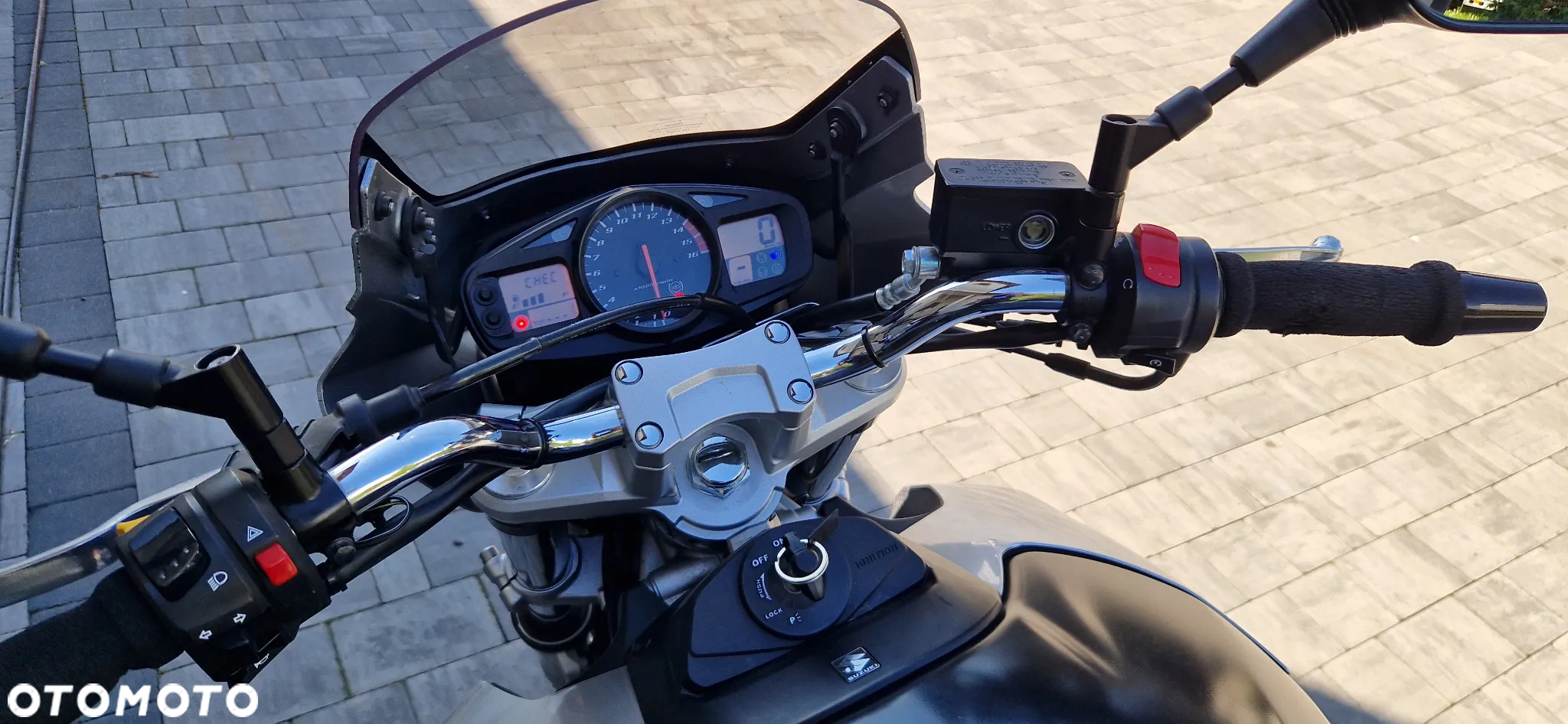 Suzuki GSR - 17