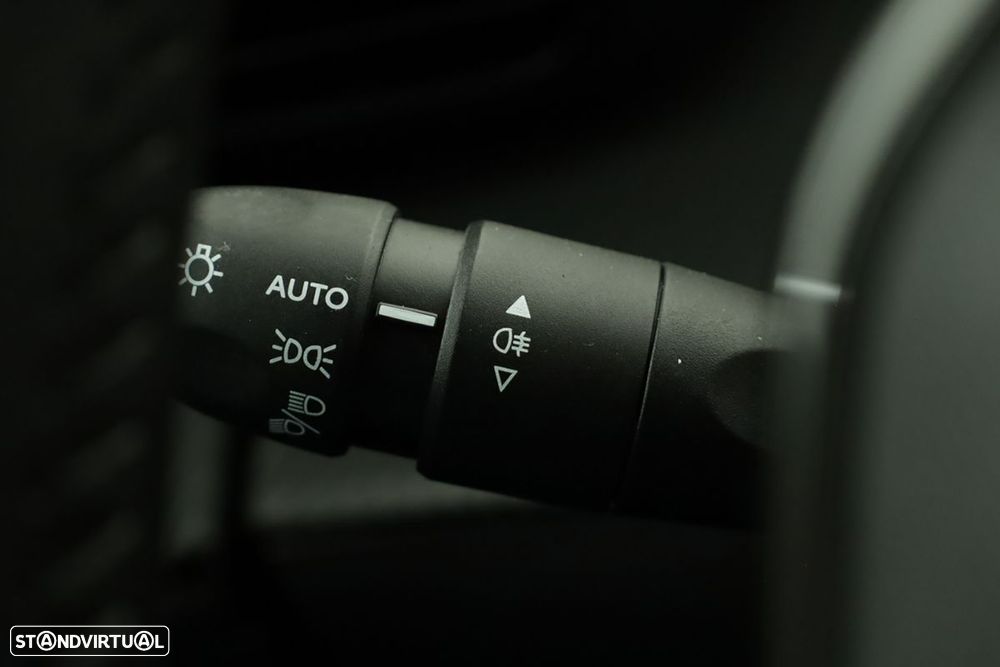 Peugeot 2008 1.2 PureTech Allure - 17