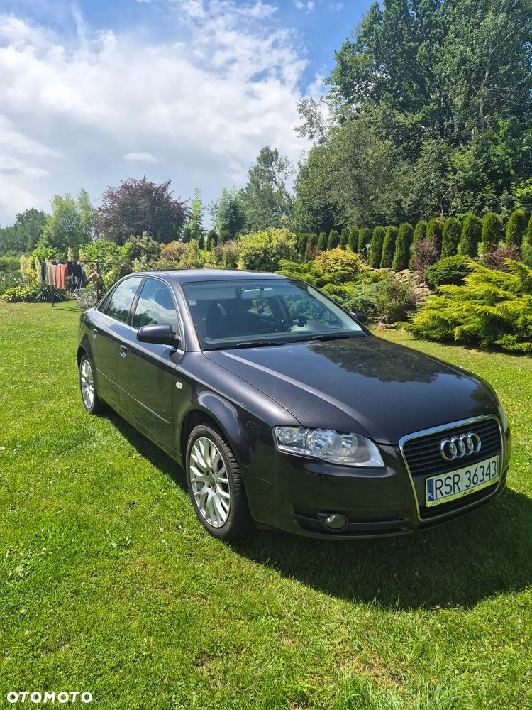 Audi A4 Limousine - 1