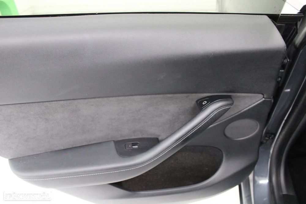 Tesla Model Y Long Range Tração Integral - 12