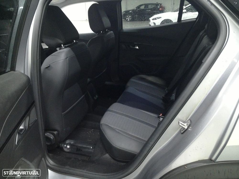 Peugeot 2008 1.5 BlueHDi Allure EAT8 - 5