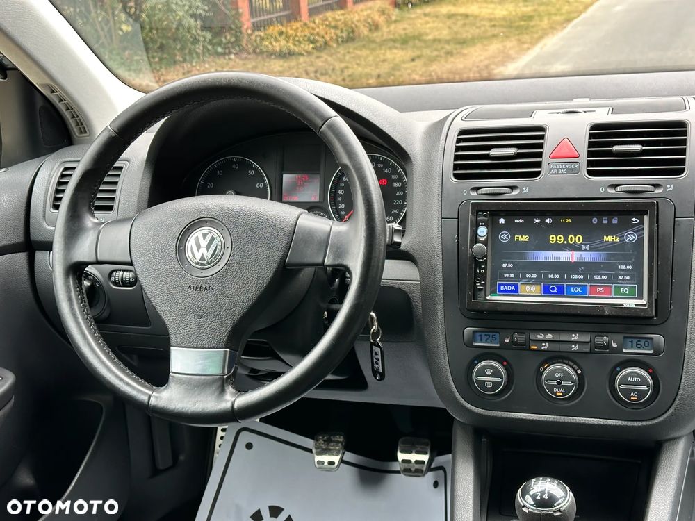 Volkswagen Golf 1.6 Comfortline - 24
