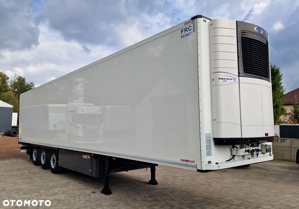Schmitz Cargobull * CHŁODNIA * OŚ PODNOSZONA * 4 RYGLE *
