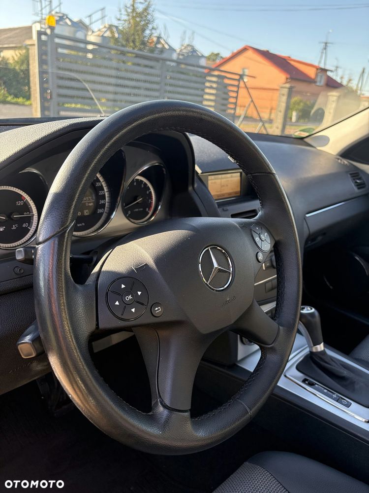 Mercedes-Benz Klasa C 180 CGI Automatik BlueEFFICIENCY Avantgarde - 12
