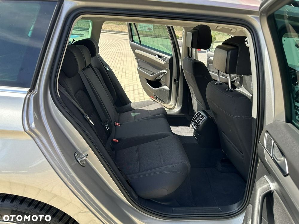 Volkswagen Passat Variant 2.0 TDI (BlueMotion Technology) Comfortline - 14