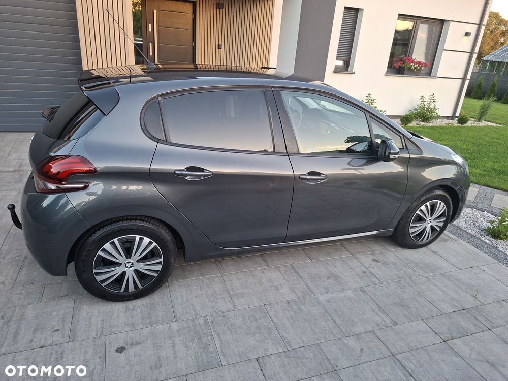 Peugeot 208 - 5