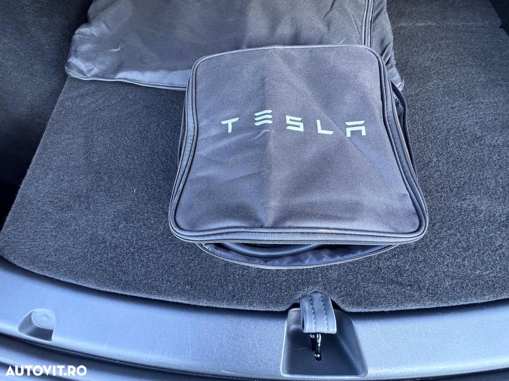 Tesla Model Y Long Range Dual Motor AWD - 40