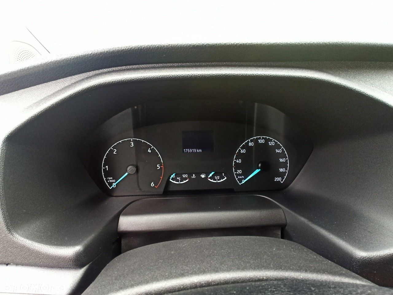 Ford Transit Custom - 11