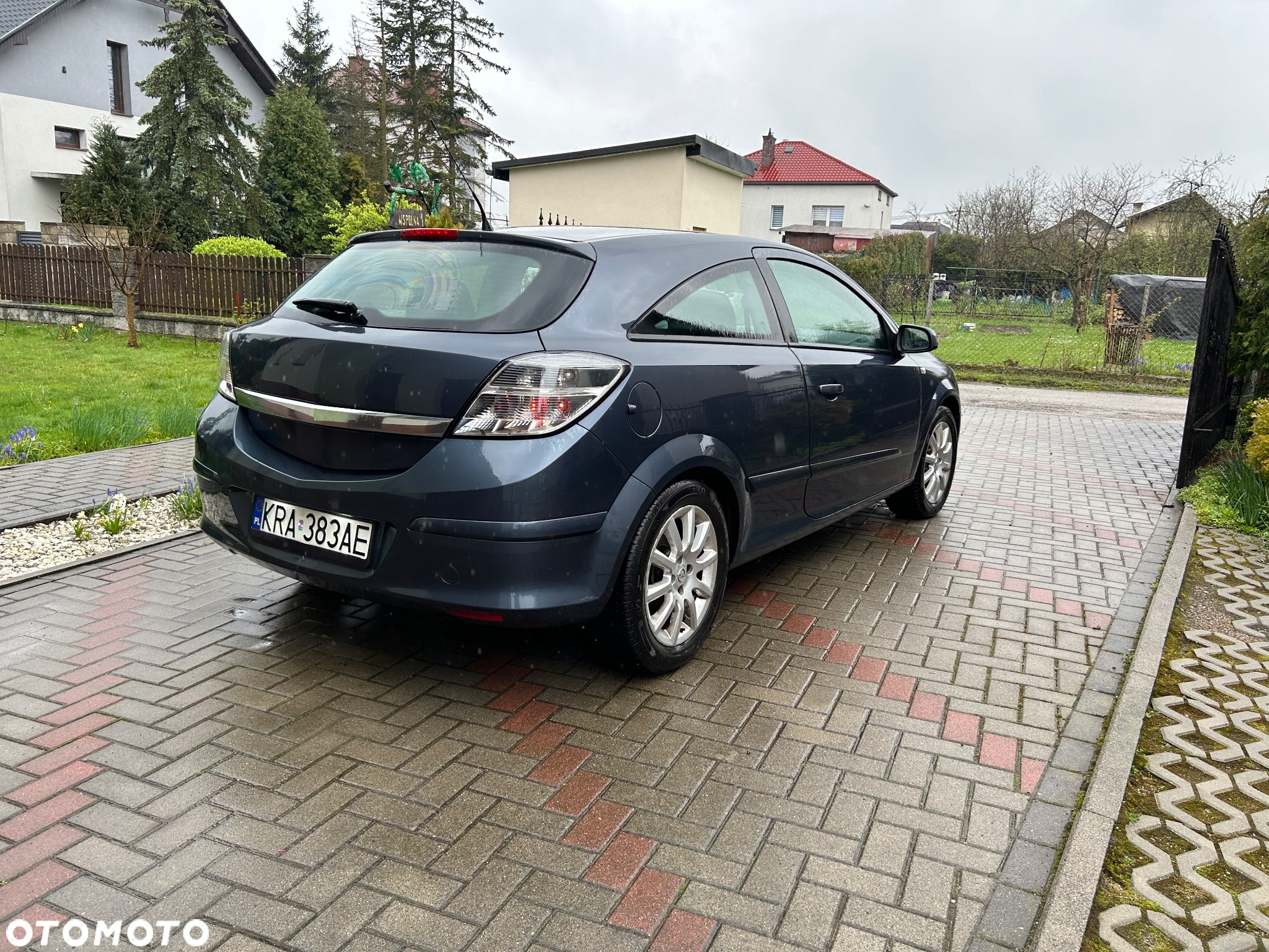 Opel Astra GTC 1.6 Cosmo - 4