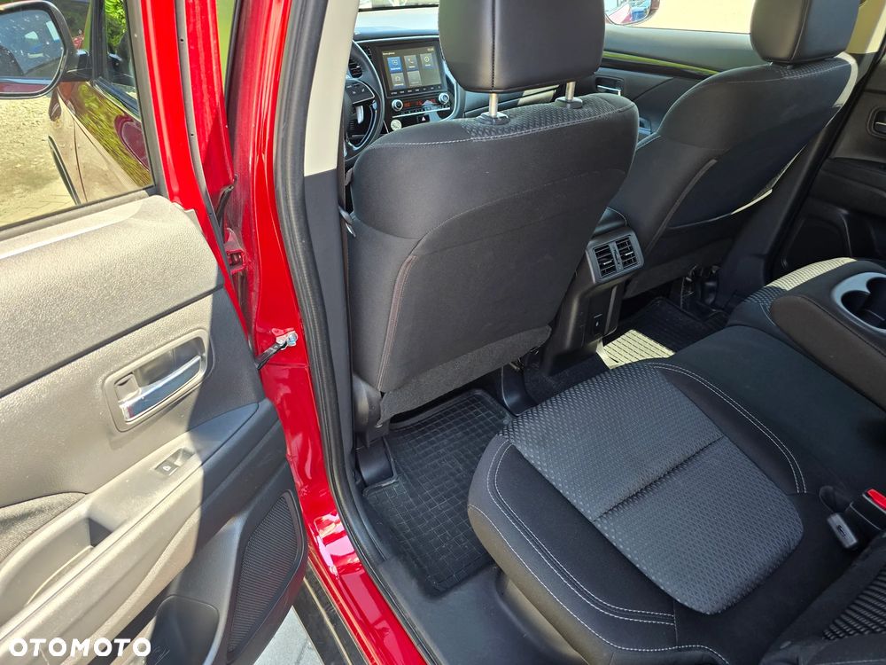 Mitsubishi Outlander - 9