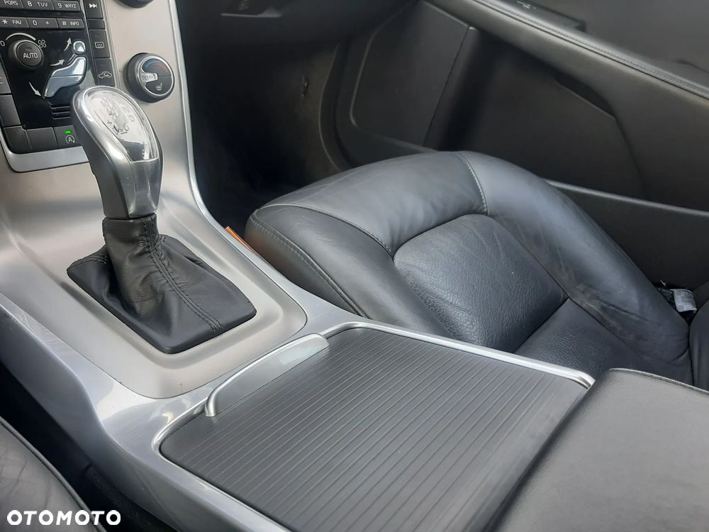 Volvo V70 D4 Geartronic Summum - 18