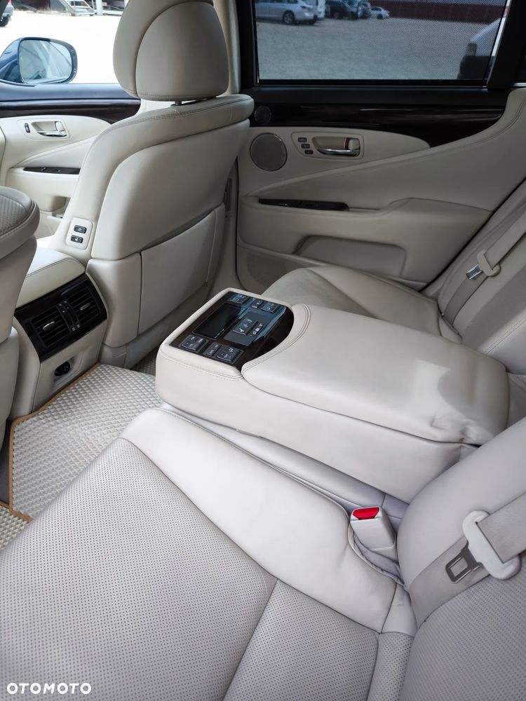 Lexus LS - 7