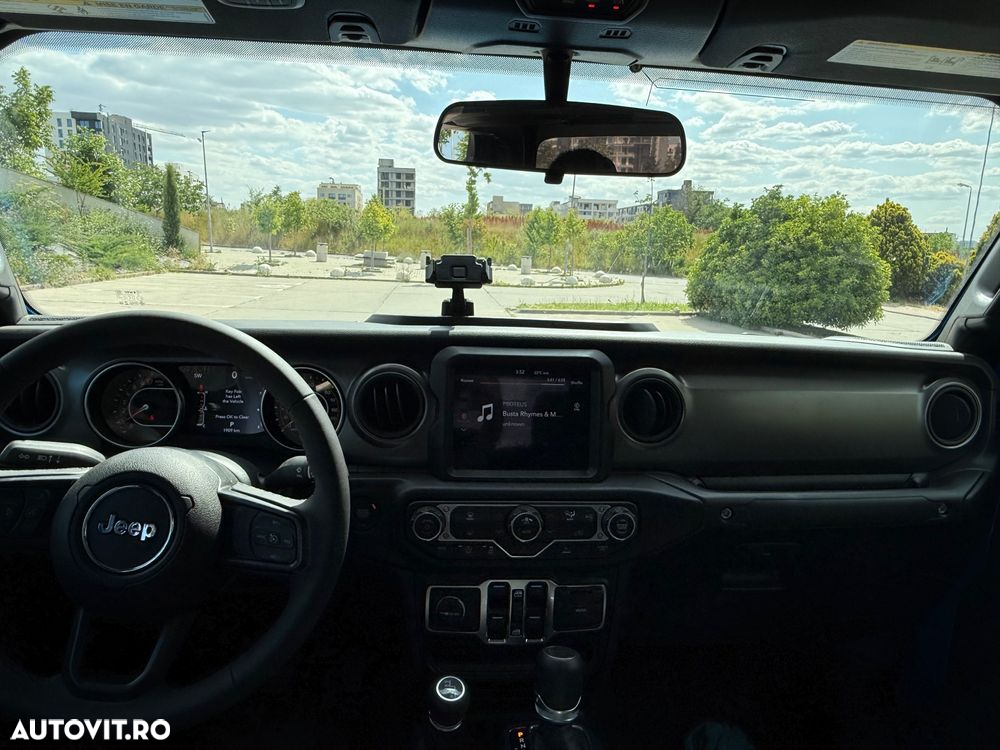 Jeep Wrangler - 8