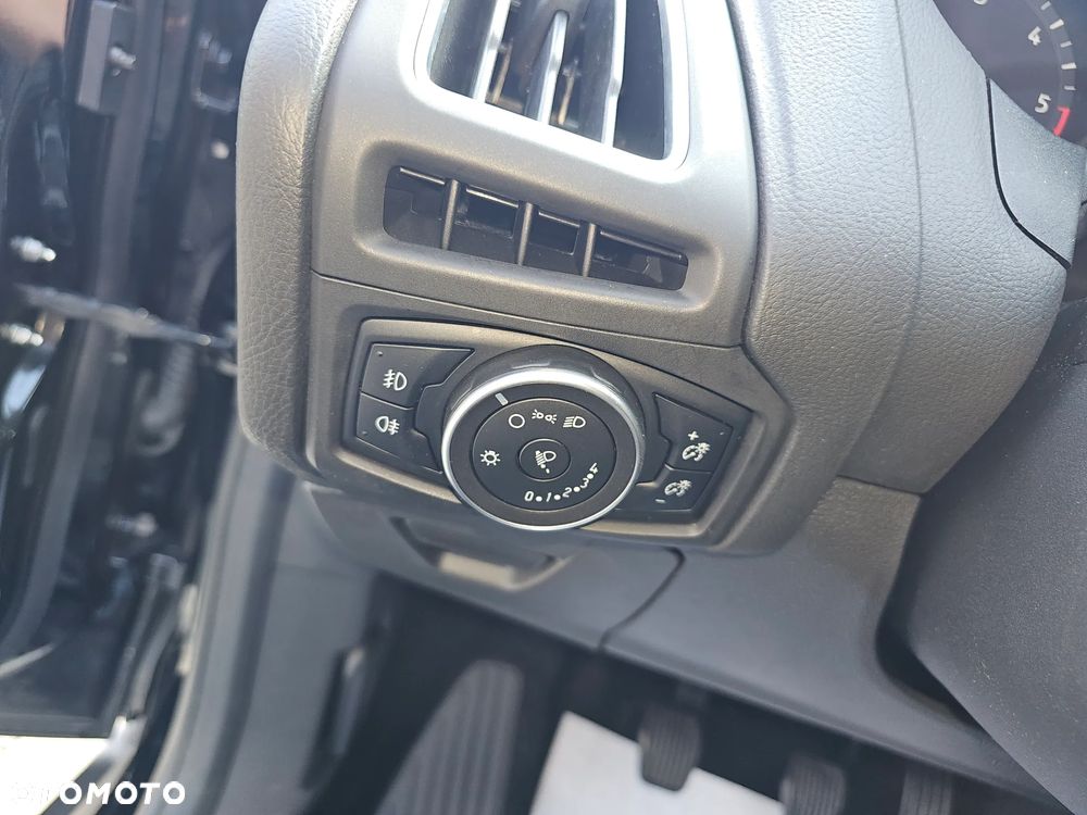 Ford Focus 1.5 EcoBlue Start-Stopp-System TITANIUM - 24
