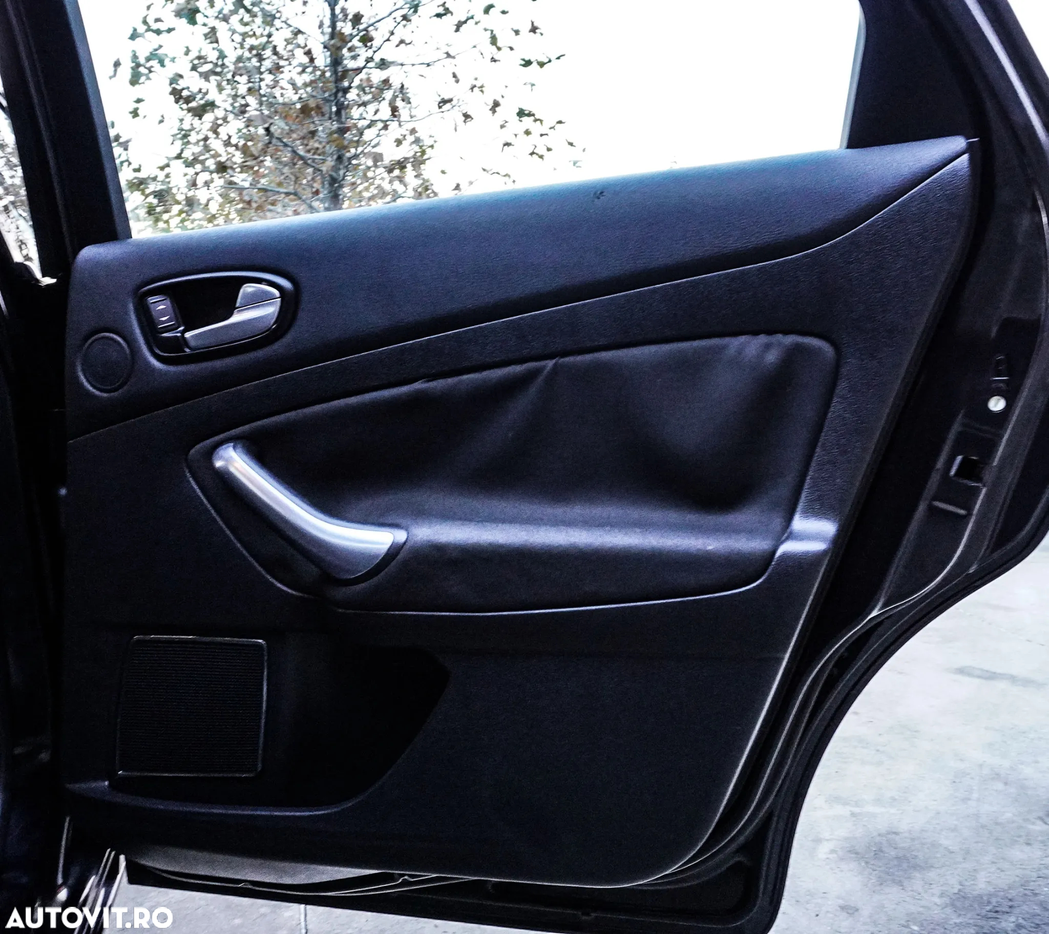 Ford Mondeo 1.8 TDCi Ambiente - 24