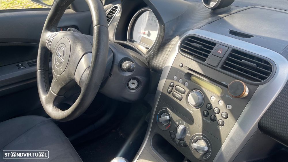 Opel Agila 1.0 Essentia - 11