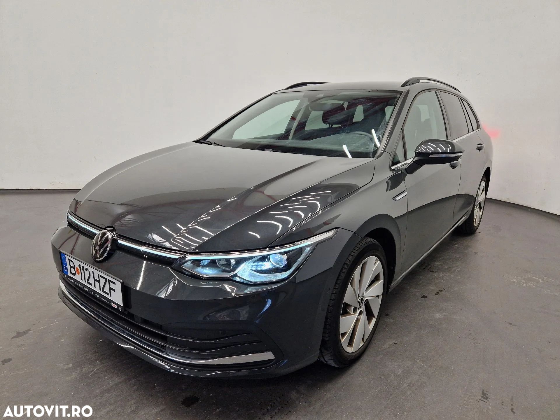 Volkswagen Golf - 1