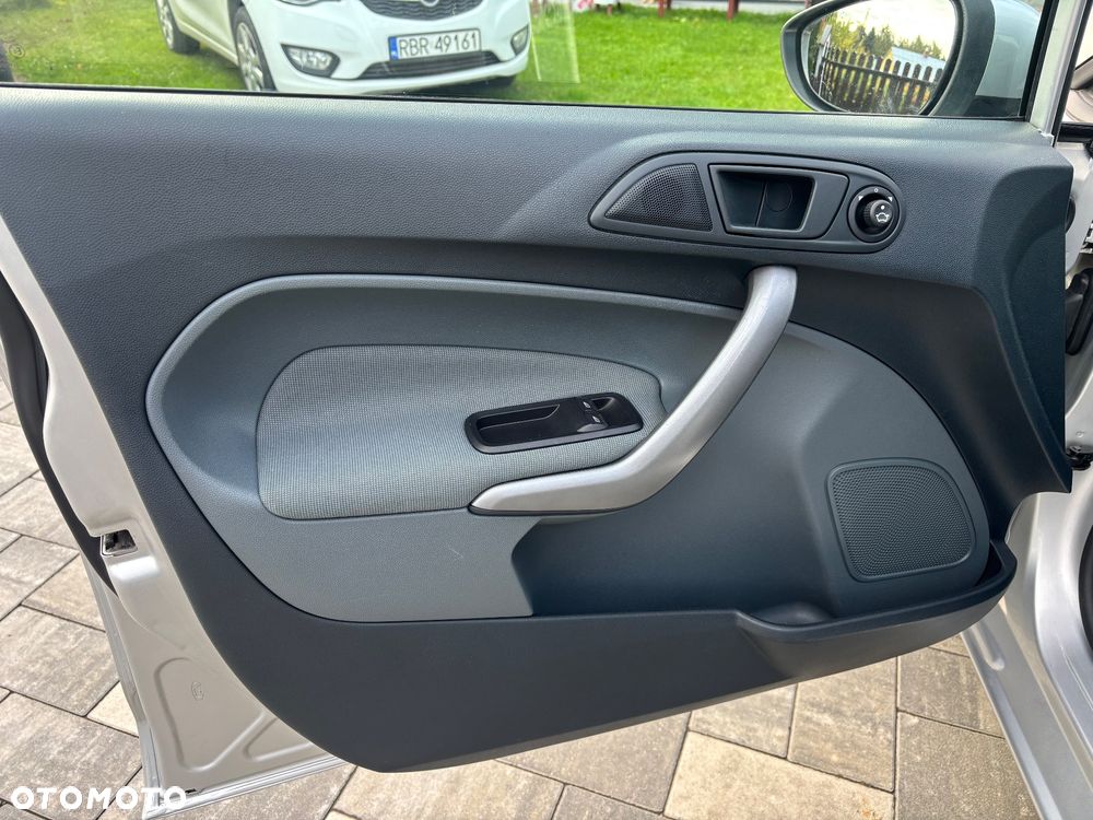 Ford Fiesta 1.25 Champions Edition - 17