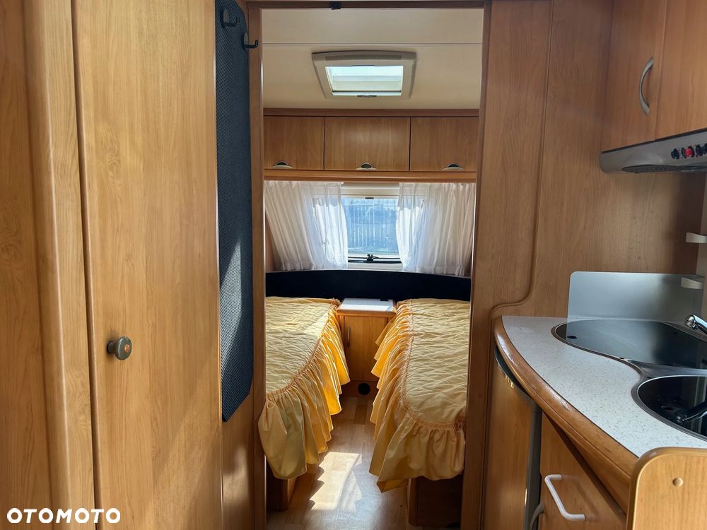 Hobby 495 zadbana z przedsionkiem i napędem - 9