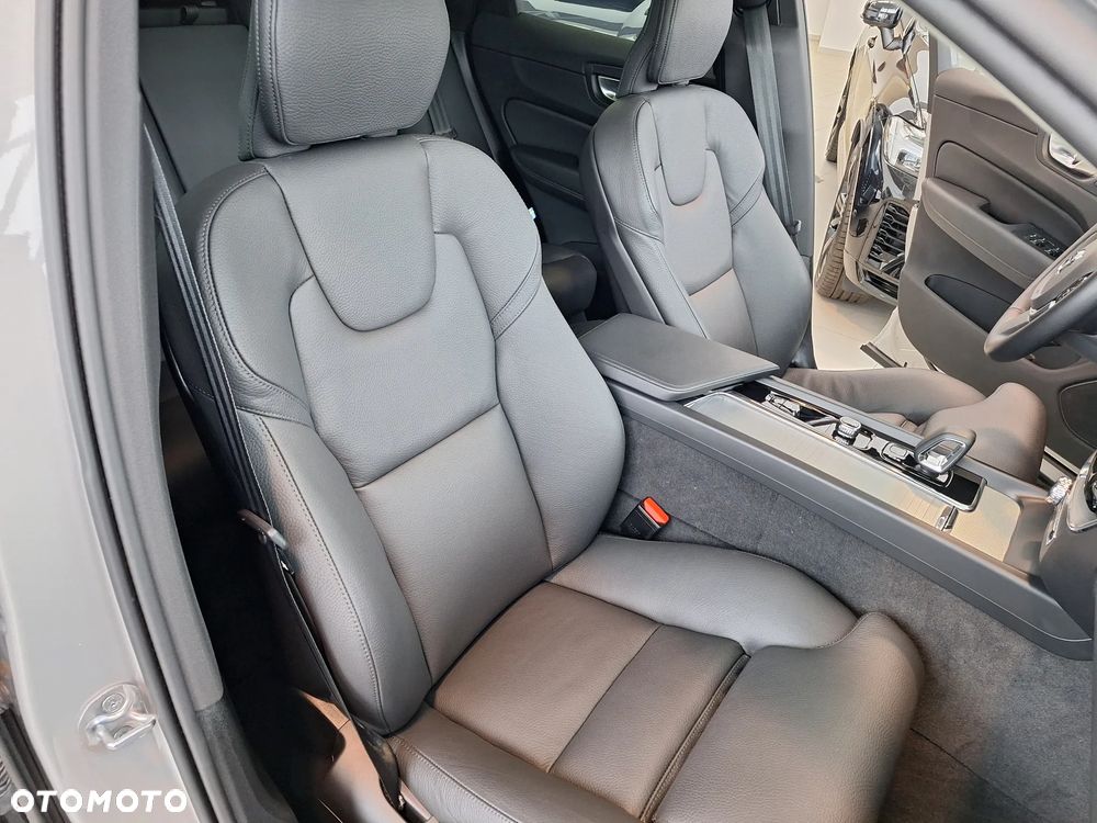 Volvo XC 60 T6 Plug-In Hybrid AWD Plus Dark - 20